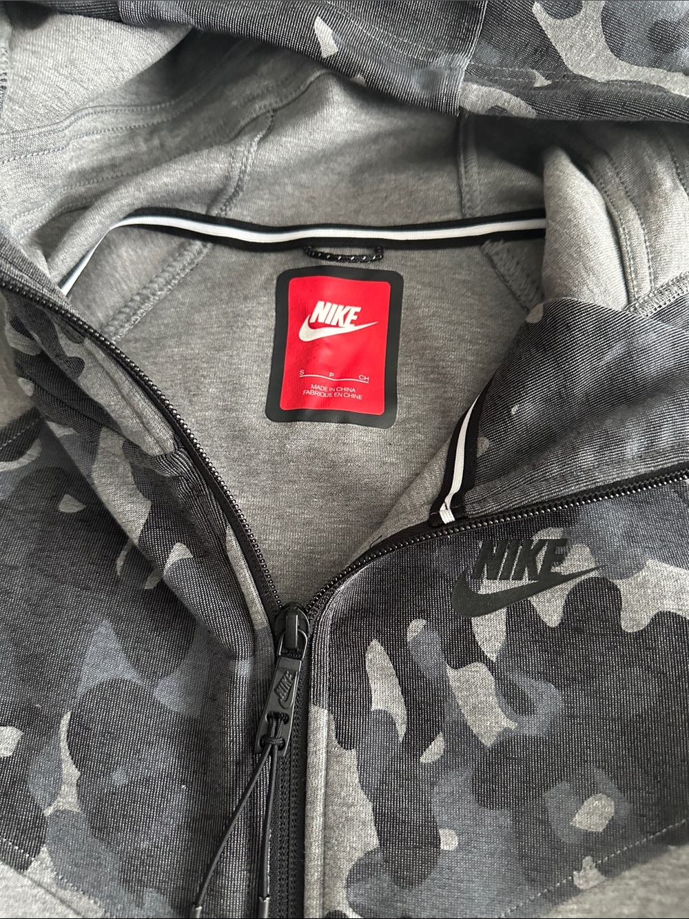 Nike Women’s Gray Zip-Up Hoodie with Black Camo Yoke - Picture 2 of 6
